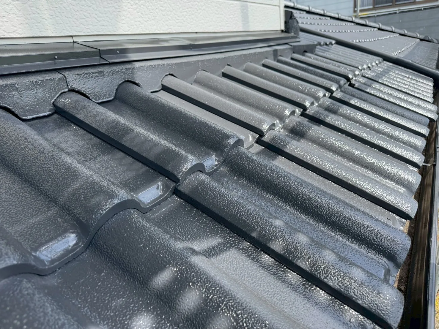 【竹田市の屋根改修】H様邸|棟瓦の強力棟への交換&吹付塗装で安心の仕上がり!