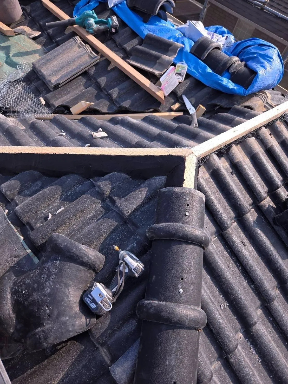 【竹田市の屋根改修】H様邸|棟瓦の強力棟への交換&吹付塗装で安心の仕上がり!