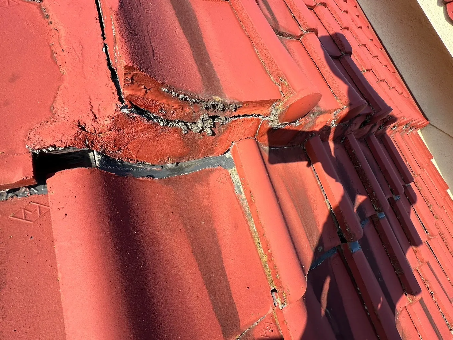 【由布市】屋根葺き替え工事｜雨漏り原因を解決！ガルバリウム鋼板でメンテナンスコスト削減【K様邸施工事例】