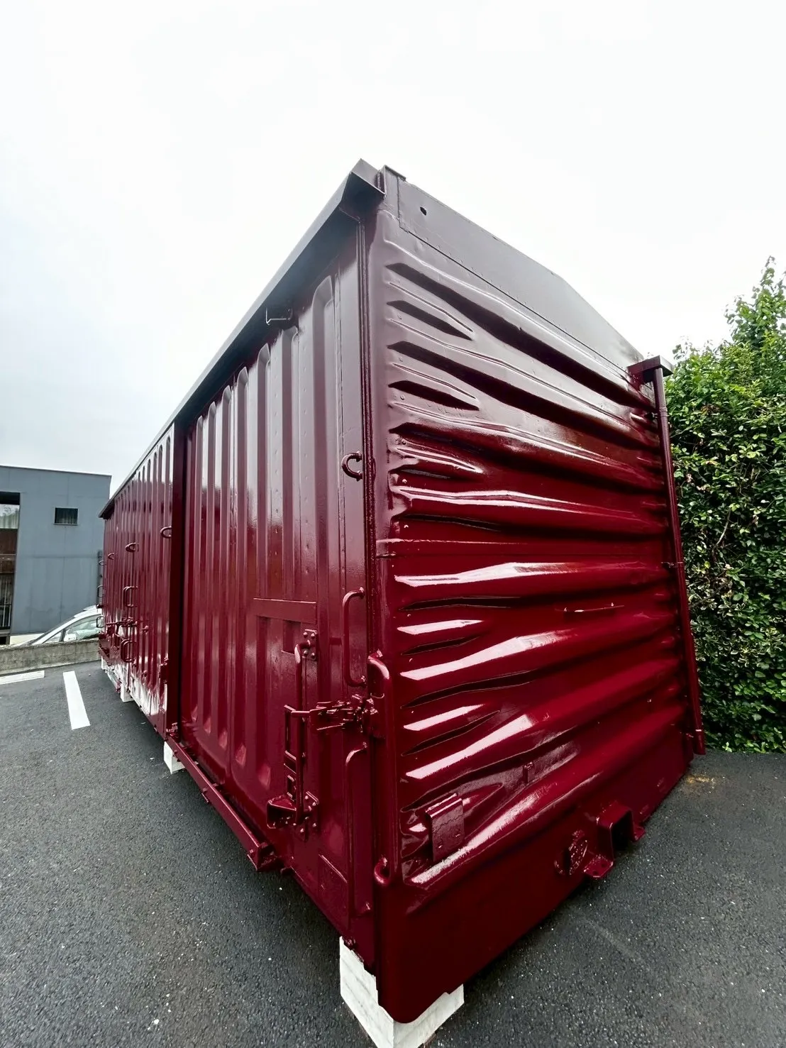 大分市でコンテナ塗装｜サビた鋼製コンテナをふっ素塗料で再生！ファインDF施工事例