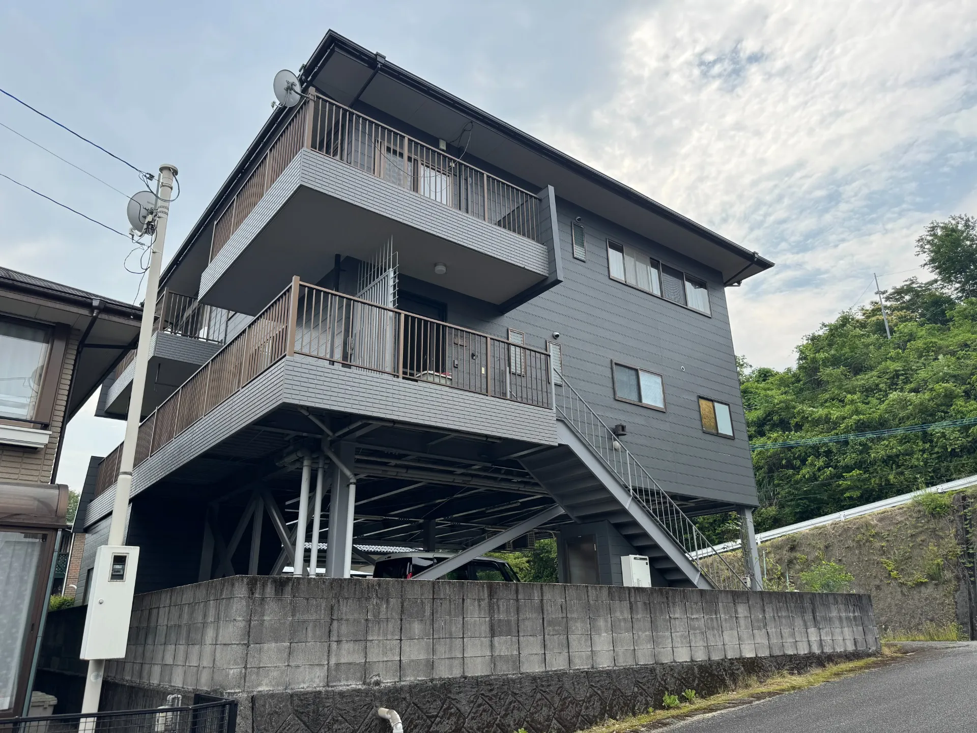 竹田市で安心の外壁塗装！雨漏り対策もバッチリの複合リフォーム事例