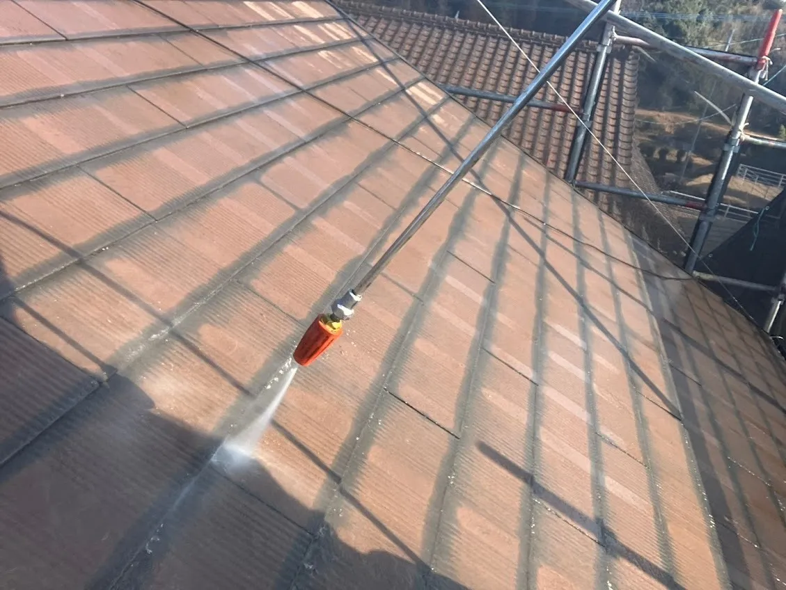 竹田市の屋根洗浄工事｜高圧洗浄・薬品洗浄の違いと価格比較