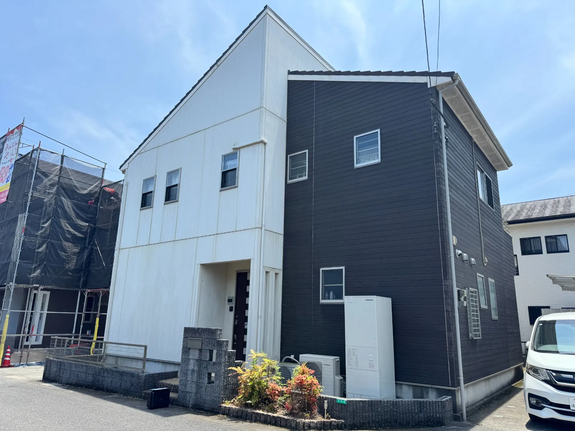 📷【ビフォーアフター写真あり】由布市で外壁塗装！ホワイト×ブラウンの上品仕上げ✨