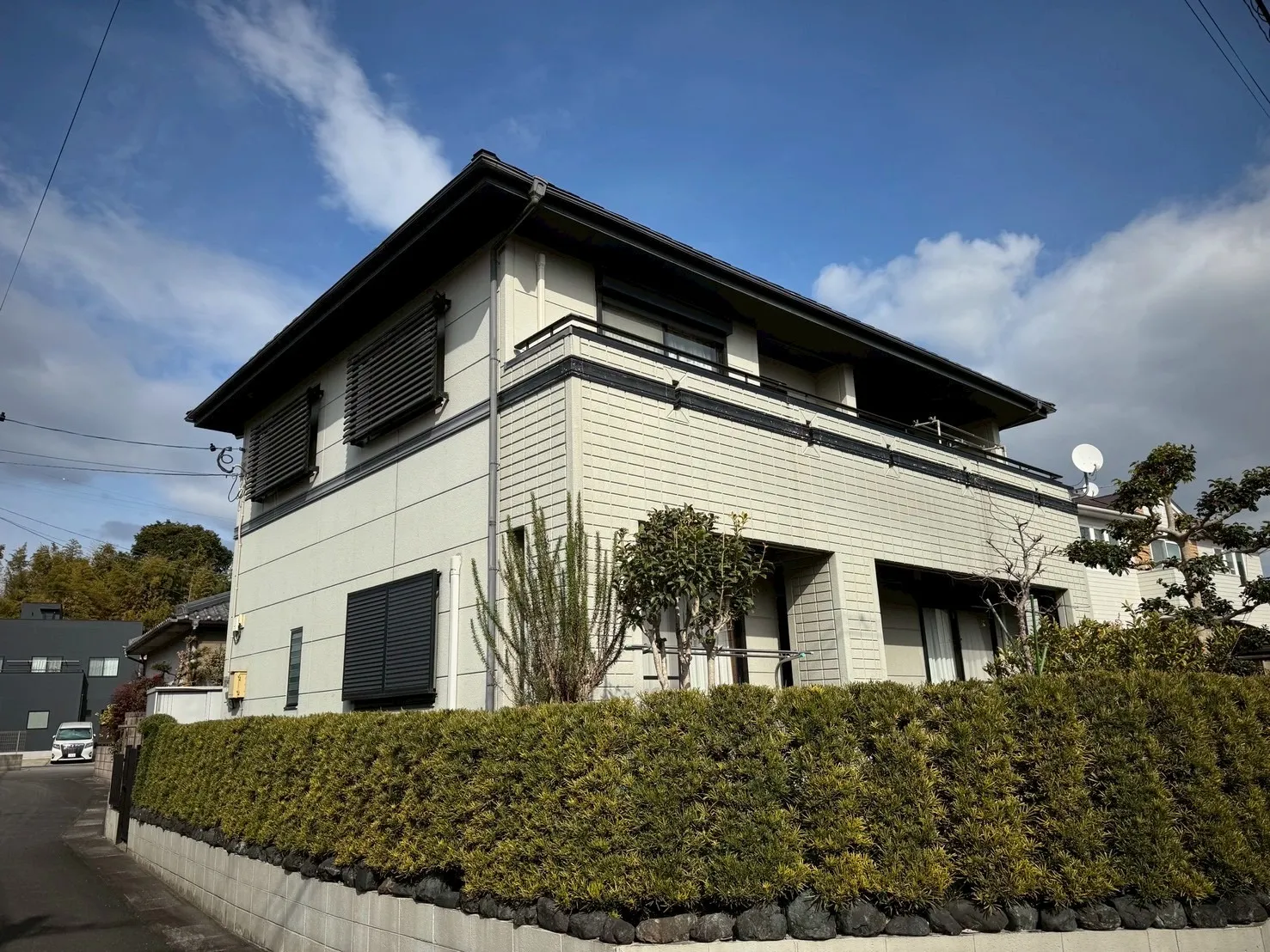 【❓外壁塗装でどれくらい変わる？】色あせ・くすみを解消した施工事例を公開🏠✨