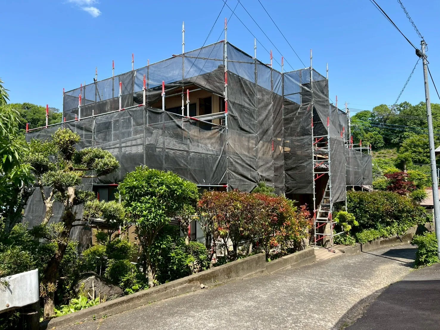 【竹田市 外壁塗装】施工中現場をご紹介🏠✨高圧洗浄・鉄部塗装・下地処理まで徹底施工しています🔥