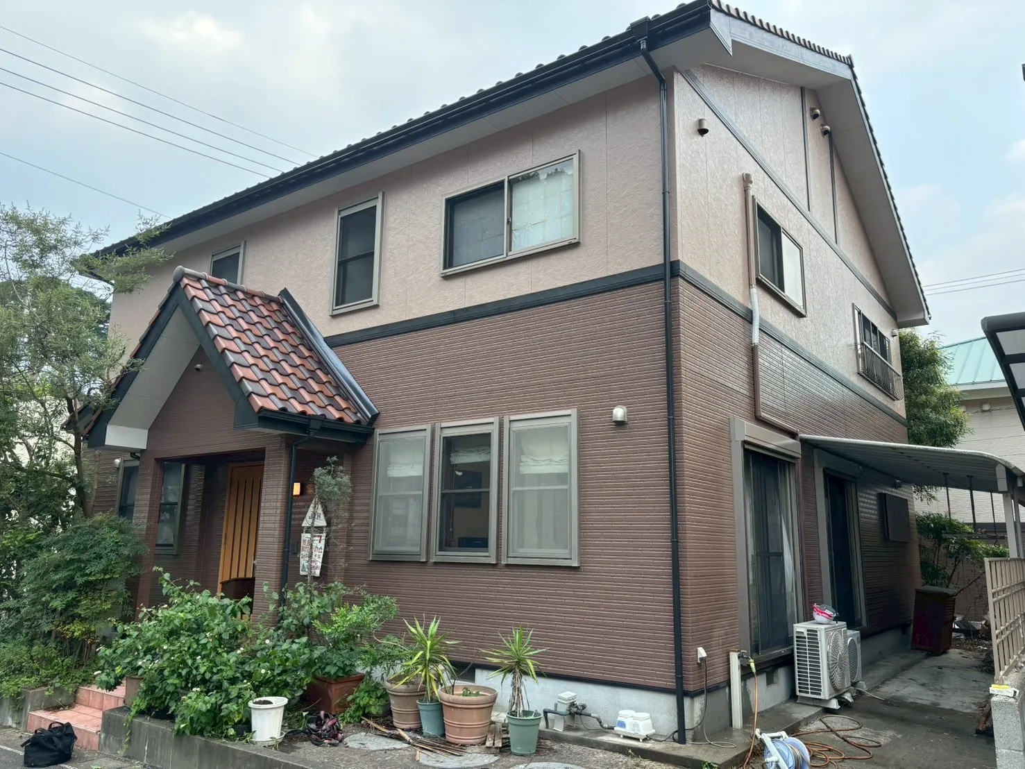 🏠【別府市の外壁塗装施工事例】明るい外観から落ち着きと高級感のあるブラウン系ツートンカラーへ✨