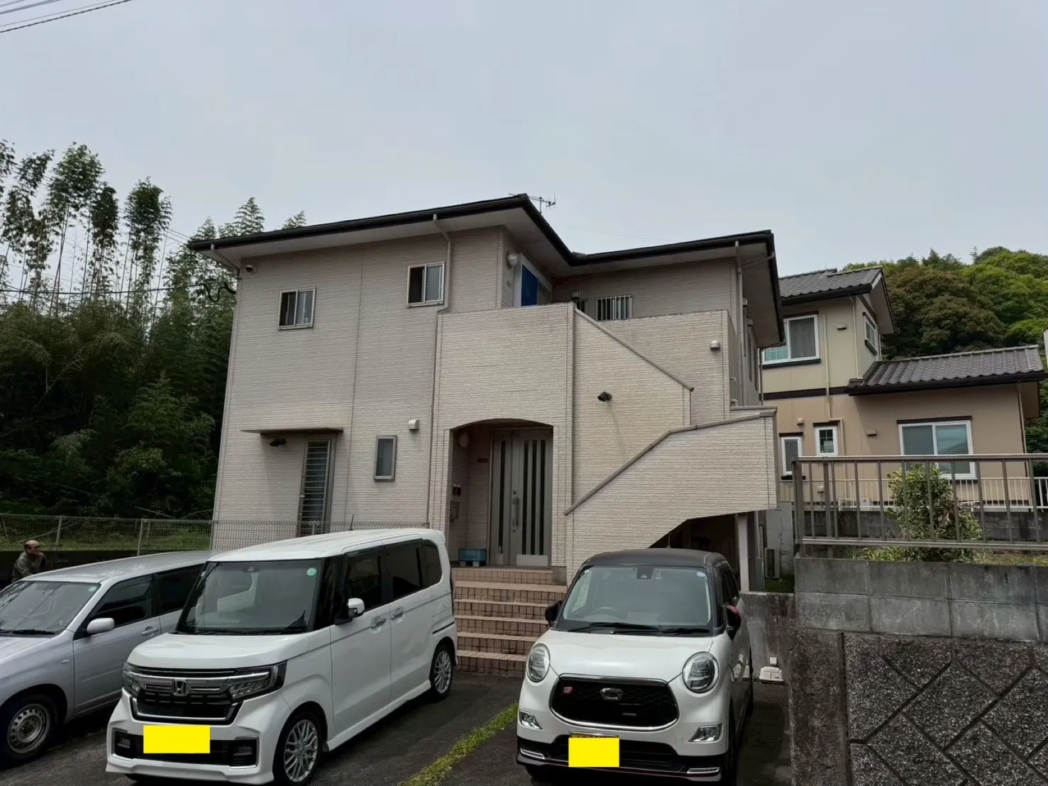 【由布市】屋根カバー・外壁塗装工事が完了しました!白×ブラウンで重厚感のある外観へ🏠✨